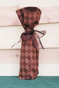 Brown Diamond Wine Bag